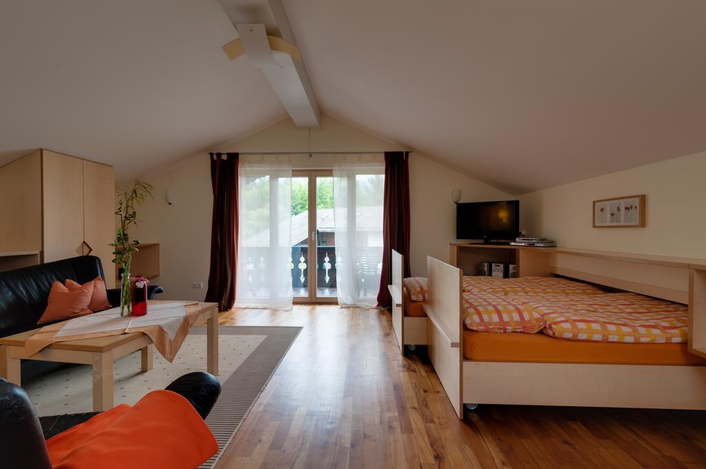 Ferienwohnungen Andrea グライナウ 部屋 写真